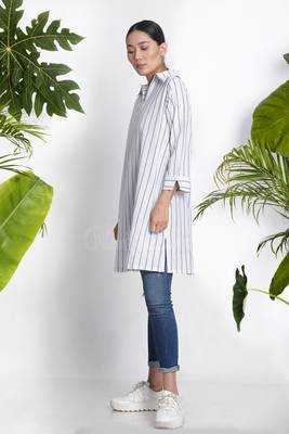 White Handwoven Kurta With Stripes 2