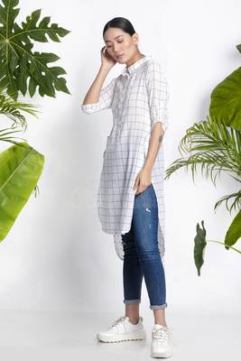 White Handwoven Kurta With Checks 2