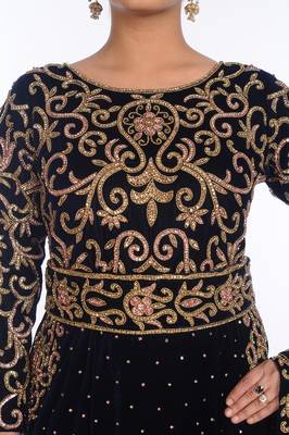 Navy Blue Velvet Embroidered Zari Work Islamic Kaftans 2