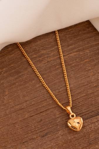 Golden chain SHORT with small heart pendant one gram gold