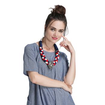 Caressa By Zenitex Multicolour Yarn Necklace With Silver Pendant 1