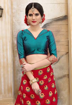 Red woven silk blend saree with blouse 4