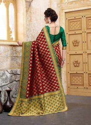 Red woven silk blend saree with blouse 2