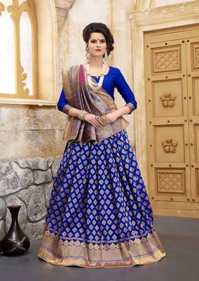 Pink woven silk blend saree with blouse 4