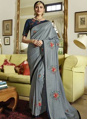 Grey Embroidered Silk Blend Saree With Blouse 1