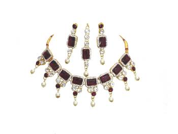 Maroon jewellery 1