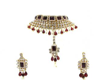 Maroon jewellery 1