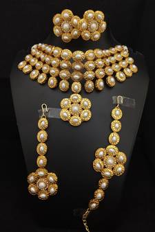 Multicolor necklaces