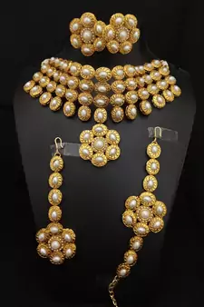 Multicolor necklaces