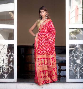 Red art silk saree with zari weaves and heavy pallu 2