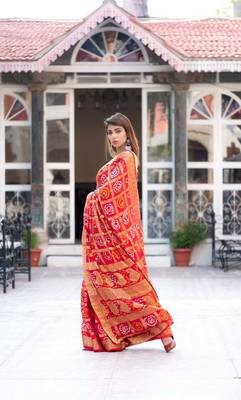 Red art silk checked saree with zari waeves and heavy pallu 2