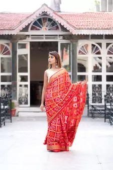 Red art silk checked saree with zari waeves and heavy pallu