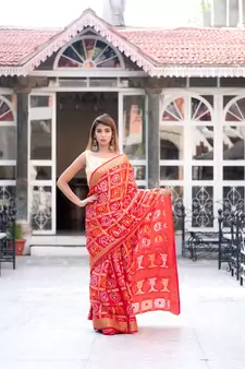Red art silk checked saree with zari waeves and heavy pallu