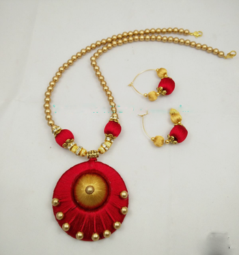 Red necklaces 1