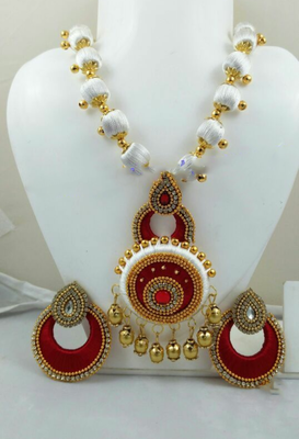 Red necklaces 1