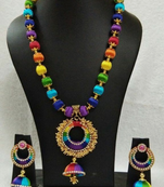 Multicolor necklaces