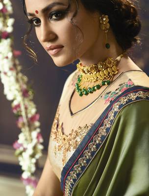 Green Embroidered Silk Blend Saree With Blouse 3