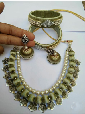 Green necklaces 1