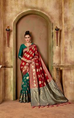 Green Woven Art Silk Saree With Blouse 1