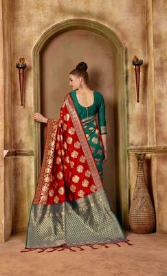 Green Woven Art Silk Saree With Blouse 2