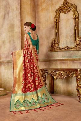 Green Woven Art Silk Saree With Blouse 2
