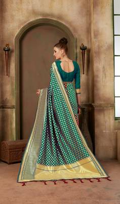 Green Woven Art Silk Saree With Blouse 2