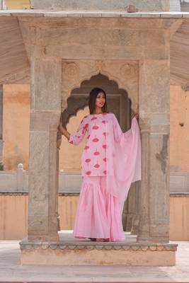 Baby-pink printed cotton kurta sets 1