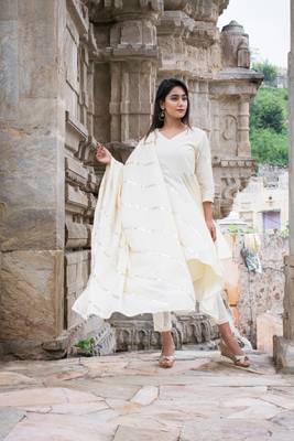Off-white plain cotton kurta sets 1