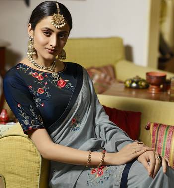 Grey Embroidered Silk Blend Saree With Blouse 4