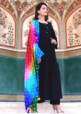 Black Plain Crepe Kurta With Trouser And Dupatta Set 2
