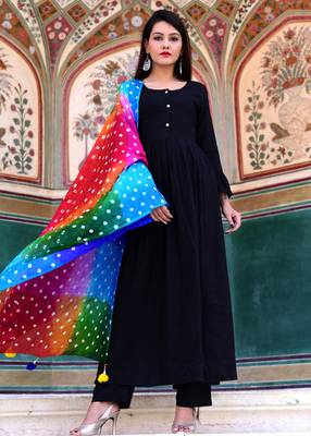 Black Plain Crepe Kurta With Trouser And Dupatta Set 3
