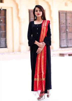 Black Plain Crepe Kurta With Trouser 3