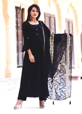 Black Plain Crepe Kurta With Trouser 3