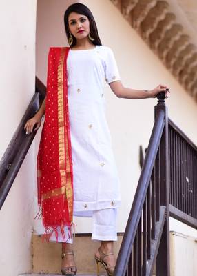 White Embroidered Crepe Kurta With Trouser 2