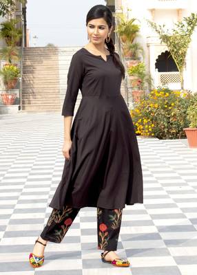 Black Plain Crepe Kurta With Trouser 3
