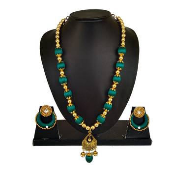 Green necklaces 1
