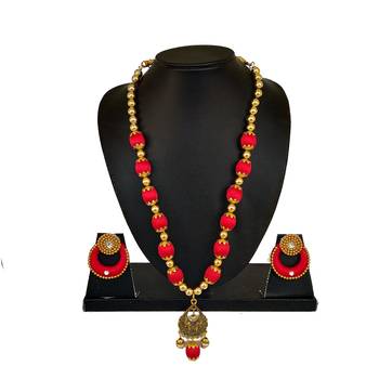 Red necklaces 1