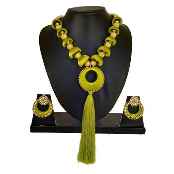 Green necklaces 1