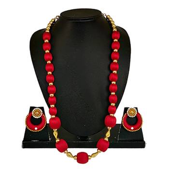 Red necklaces 1