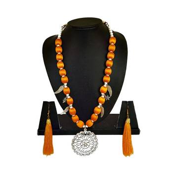 Yellow necklaces 1