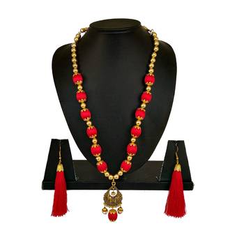 Red necklaces 1