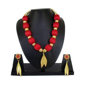 Red necklaces 1