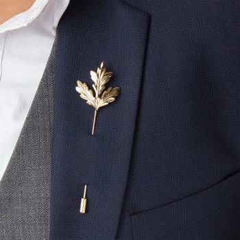 Gold
 crystal brooch 2