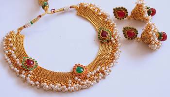 Gorgeous Antique Finish Pearl Cluster Kemp Green Necklace Set 1