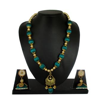 Green necklaces 1