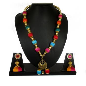Multicolor necklaces 1