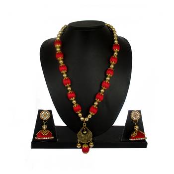 Red necklaces 1
