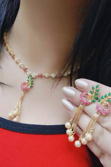 Multicolor necklaces