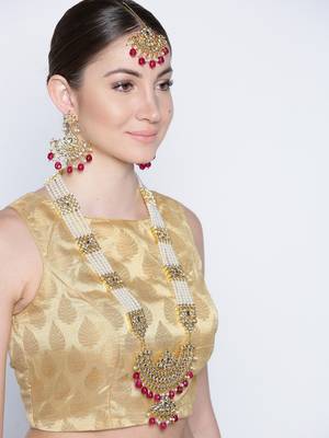 Red necklaces 1