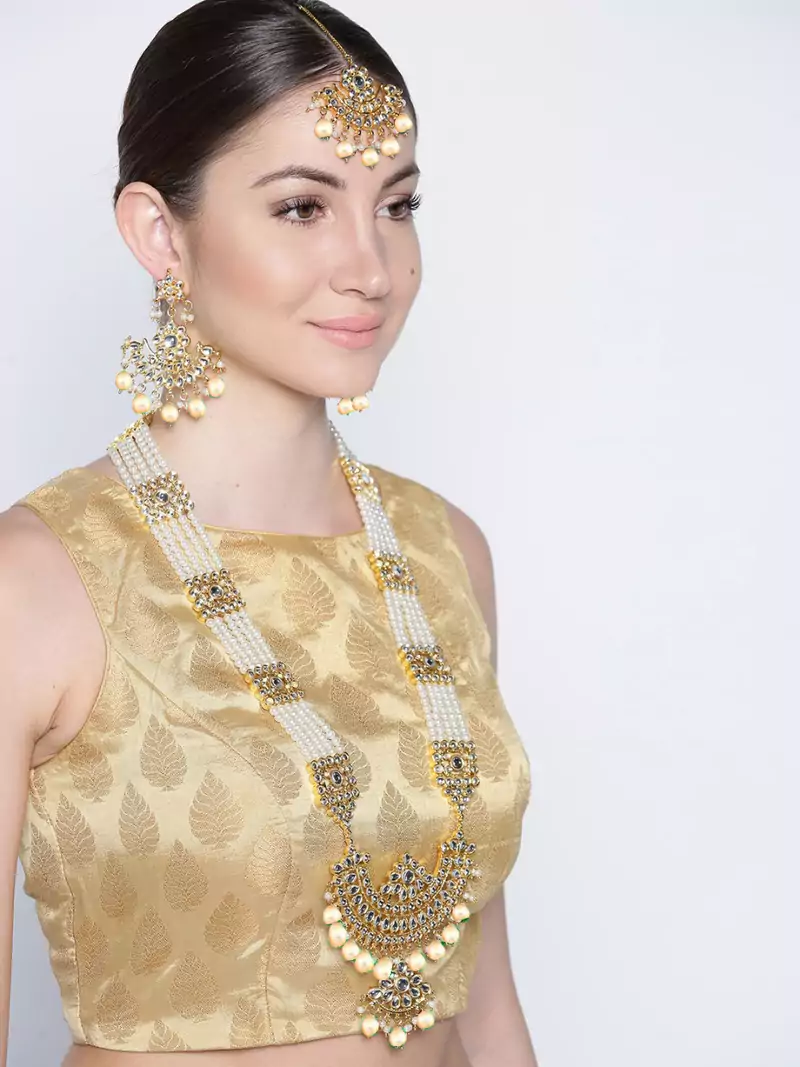 Beige necklaces
